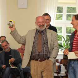 Zinzendorfschulen verabschieden neun Lehrer, Erzieherinnen und Referendarinnen Zinzendorfschulen verabschieden neun Lehrer, Erzieherinnen und Referendarinnen