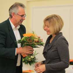 Zinzendorfschulen verabschieden neun Lehrer, Erzieherinnen und Referendarinnen Zinzendorfschulen verabschieden neun Lehrer, Erzieherinnen und Referendarinnen