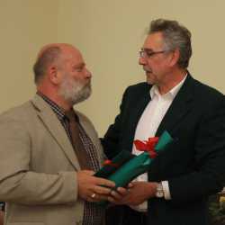 Zinzendorfschulen verabschieden neun Lehrer, Erzieherinnen und Referendarinnen Zinzendorfschulen verabschieden neun Lehrer, Erzieherinnen und Referendarinnen