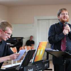 Chöre und Blasorchester begeistern mit Sommerkonzert Chöre und Blasorchester begeistern mit Sommerkonzert