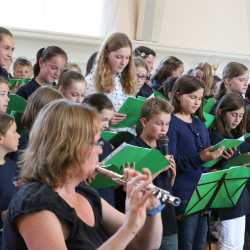 Chöre und Blasorchester begeistern mit Sommerkonzert Chöre und Blasorchester begeistern mit Sommerkonzert