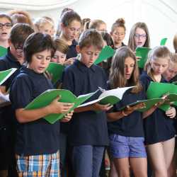 Chöre und Blasorchester begeistern mit Sommerkonzert Chöre und Blasorchester begeistern mit Sommerkonzert