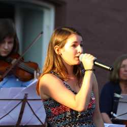 Serenade an lauem Sommerabend Serenade an lauem Sommerabend