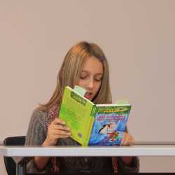 Marina Novakovic und Paul Wegerich Schulsieger beim Vorlesewettbewerb Marina Novakovic und Paul Wegerich Schulsieger beim Vorlesewettbewerb