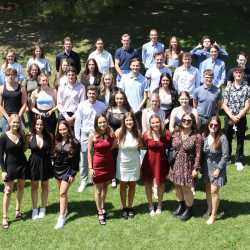 Jede Menge Preise für Abiturient*innen der Zinzendorfschulen Jede Menge Preise für Abiturient*innen der Zinzendorfschulen