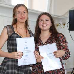 Jede Menge Preise für Abiturient*innen der Zinzendorfschulen Jede Menge Preise für Abiturient*innen der Zinzendorfschulen