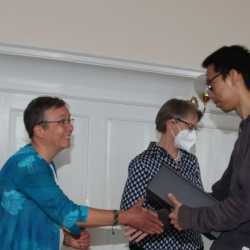 Jede Menge Preise für Abiturient*innen der Zinzendorfschulen Jede Menge Preise für Abiturient*innen der Zinzendorfschulen