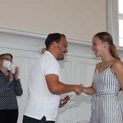 Jede Menge Preise für Abiturient*innen der Zinzendorfschulen Jede Menge Preise für Abiturient*innen der Zinzendorfschulen