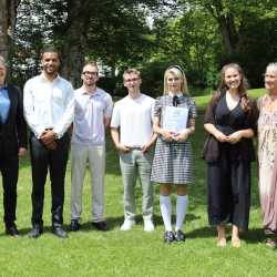 Sechs Einser-Abis an den Zinzendorfgymnasien Sechs Einser-Abis an den Zinzendorfgymnasien