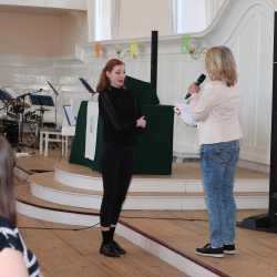 Abiturient*innen mit Preisen überhäuft Abiturient*innen mit Preisen überhäuft