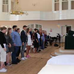 Abiturient*innen mit Preisen überhäuft Abiturient*innen mit Preisen überhäuft