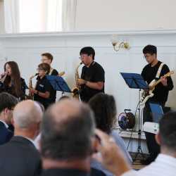 Abiturient*innen mit Preisen überhäuft Abiturient*innen mit Preisen überhäuft