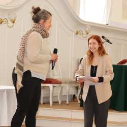 Türen öffnen sich für Abiturientinnen und Abiturienten - viele Preise und Einser-Abis Türen öffnen sich für Abiturientinnen und Abiturienten - viele Preise und Einser-Abis