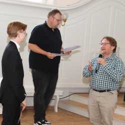 Türen öffnen sich für Abiturientinnen und Abiturienten - viele Preise und Einser-Abis Türen öffnen sich für Abiturientinnen und Abiturienten - viele Preise und Einser-Abis