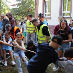 Abiturienten „verhaften“ ihre Lehrer Abiturienten „verhaften“ ihre Lehrer