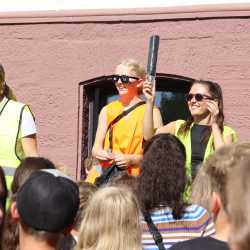 Abiturienten „verhaften“ ihre Lehrer Abiturienten „verhaften“ ihre Lehrer