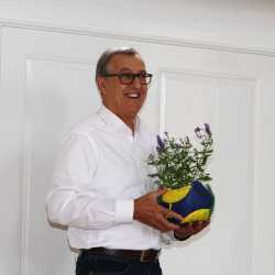 Abschied von unersetzlichen Mitarbeitenden Abschied von unersetzlichen Mitarbeitenden