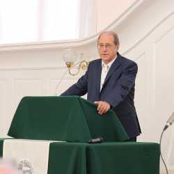 Schulleiter Br. Treude in den Ruhestand verabschiedet Schulleiter Br. Treude in den Ruhestand verabschiedet