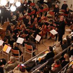 Viele Sterne gehen im Kirchensaal auf Viele Sterne gehen im Kirchensaal auf