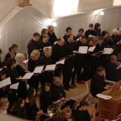 Viele Sterne gehen im Kirchensaal auf Viele Sterne gehen im Kirchensaal auf
