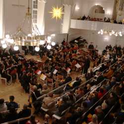 Viele Sterne gehen im Kirchensaal auf Viele Sterne gehen im Kirchensaal auf