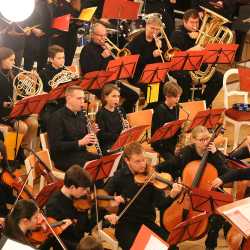 Viele Sterne gehen im Kirchensaal auf Viele Sterne gehen im Kirchensaal auf