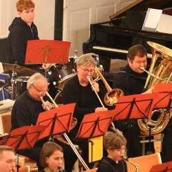 Viele Sterne gehen im Kirchensaal auf Viele Sterne gehen im Kirchensaal auf