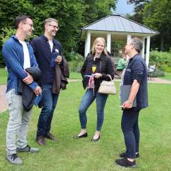 Erinnern. Verbinden. Feiern. – Wo Gemeinschaft über Generationen hinweg lebt Erinnern. Verbinden. Feiern. – Wo Gemeinschaft über Generationen hinweg lebt