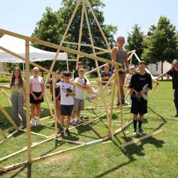 Zinzendorfschulen gestalten Kunstinstallation zum 50-jährigen Jubiläum der Gemeinde Königsfeld Zinzendorfschulen gestalten Kunstinstallation zum 50-jährigen Jubiläum der Gemeinde Königsfeld