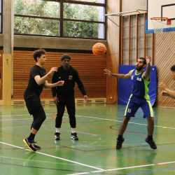 Basketball-Kooperation zwischen Zinzendorfschulen und Black Forest Panthers: Gewinner auf beiden Seiten Basketball-Kooperation zwischen Zinzendorfschulen und Black Forest Panthers: Gewinner auf beiden Seiten