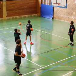 Basketball-Kooperation zwischen Zinzendorfschulen und Black Forest Panthers: Gewinner auf beiden Seiten Basketball-Kooperation zwischen Zinzendorfschulen und Black Forest Panthers: Gewinner auf beiden Seiten