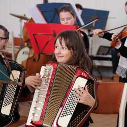 Beeindruckendes Schulkonzert begrüßt den Frühling Beeindruckendes Schulkonzert begrüßt den Frühling