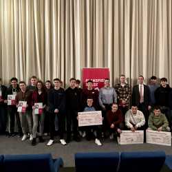 Zwei erste und ein zweiter Platz beim Planspiel Börse Zwei erste und ein zweiter Platz beim Planspiel Börse