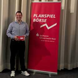Zwei erste und ein zweiter Platz beim Planspiel Börse Zwei erste und ein zweiter Platz beim Planspiel Börse