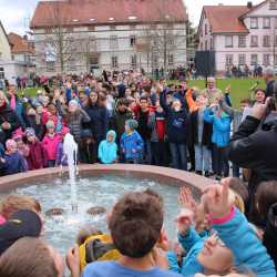 Brunnen am Zinzendorfplatz eingeweiht Brunnen am Zinzendorfplatz eingeweiht