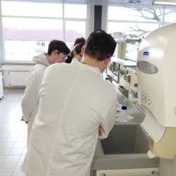 Elektrochemie im „ChemLÄB“ der Universität Freiburg Elektrochemie im „ChemLÄB“ der Universität Freiburg