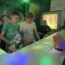 Public Viewing im frisch renovierten Jugendclub des Internats Public Viewing im frisch renovierten Jugendclub des Internats