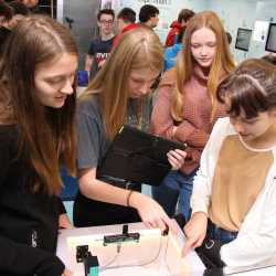 expedition d - Truck zeigt Schülern die Arbeitswelt von morgen expedition d - Truck zeigt Schülern die Arbeitswelt von morgen