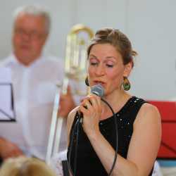 Kirchensaal wird zur Kulisse von Unterwelt und strahlenden Helden Kirchensaal wird zur Kulisse von Unterwelt und strahlenden Helden