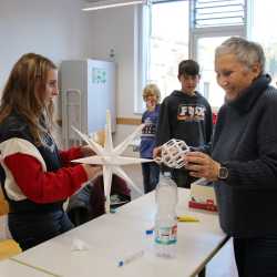 Advents-Sterne: Kunstlehrerin belebt alte Tradition Advents-Sterne: Kunstlehrerin belebt alte Tradition
