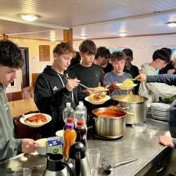 Kennenlerntage der Eingangsklassen im Naturfreundehaus Hirzwald Kennenlerntage der Eingangsklassen im Naturfreundehaus Hirzwald