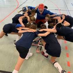 Jugend trainiert für Olympia: Hallenhockey-Spielerinnen eine Runde weiter Jugend trainiert für Olympia: Hallenhockey-Spielerinnen eine Runde weiter