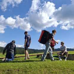 Hüttenwochenende: Drei Tage voller Lachen, Lagerfeuer und echter Gemeinschaft Hüttenwochenende: Drei Tage voller Lachen, Lagerfeuer und echter Gemeinschaft