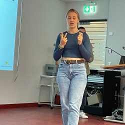 Botschafterinnen und Botschafter berichten aus der Praxis: Ausbildung und Studium in Baden-Württemberg Botschafterinnen und Botschafter berichten aus der Praxis: Ausbildung und Studium in Baden-Württemberg