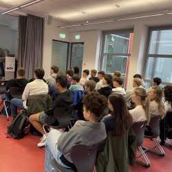 Botschafterinnen und Botschafter berichten aus der Praxis: Ausbildung und Studium in Baden-Württemberg Botschafterinnen und Botschafter berichten aus der Praxis: Ausbildung und Studium in Baden-Württemberg