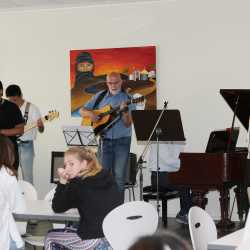 Au revoir, mae alsalama, uf Wiederluege, zàijiàn und Tschüss! Abschied von den Absolventen Au revoir, mae alsalama, uf Wiederluege, zàijiàn und Tschüss! Abschied von den Absolventen