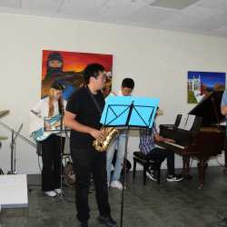 Au revoir, mae alsalama, uf Wiederluege, zàijiàn und Tschüss! Abschied von den Absolventen Au revoir, mae alsalama, uf Wiederluege, zàijiàn und Tschüss! Abschied von den Absolventen