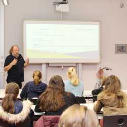 JOBwärts! schafft Durchblick im Dickicht der Berufswelt JOBwärts! schafft Durchblick im Dickicht der Berufswelt
