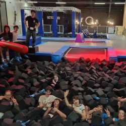 Sprung in die Gemeinschaft – Ein unvergesslicher Tag im Jumping Dome Sprung in die Gemeinschaft – Ein unvergesslicher Tag im Jumping Dome