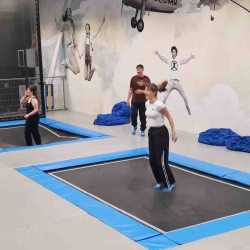 Sprung in die Gemeinschaft – Ein unvergesslicher Tag im Jumping Dome Sprung in die Gemeinschaft – Ein unvergesslicher Tag im Jumping Dome